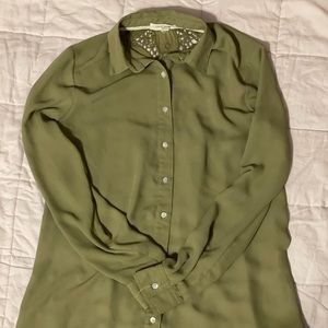 green flowy tunic shirt with lace detail